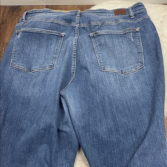 Judy Blue Relaxed Fit Distressed Jeans - Picture 5 of 5